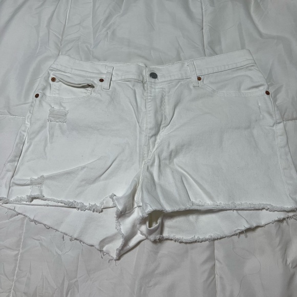 Levi’s white denim high rise shorts - Picture 1 of 3